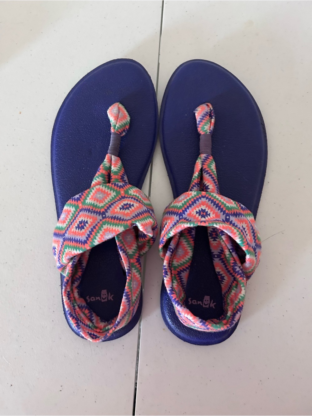Sanuk Lady’s Purple Flip Sandals with Multi-Color Aztec Strap